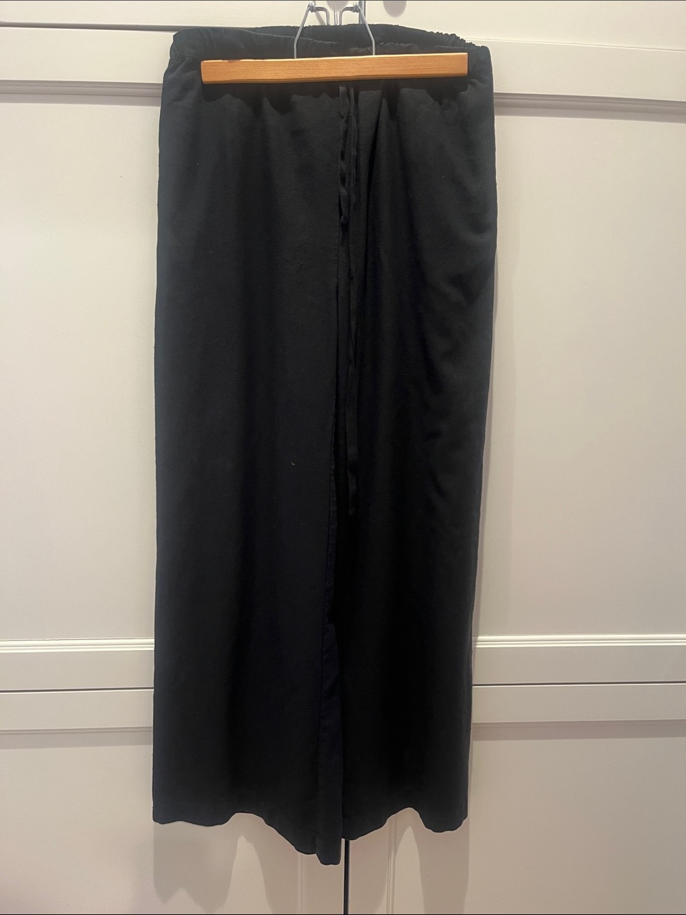 Women's Wide-Leg draw string Pull-On Pants in Black silk.